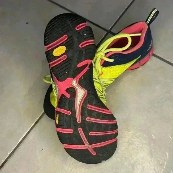 North Face women’s vibrant sole shoes size 6.6 - Picture 6 of 9